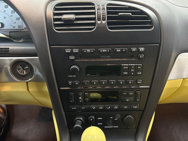 Used 2002 Ford Thunderbird w/Hardtop PremiumImage 15