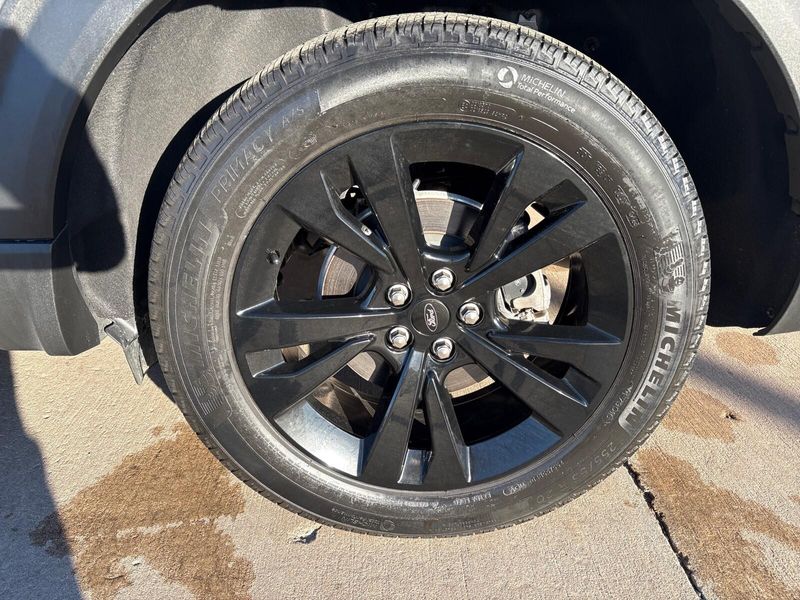 Used 2023 Ford Explorer XLTImage 12