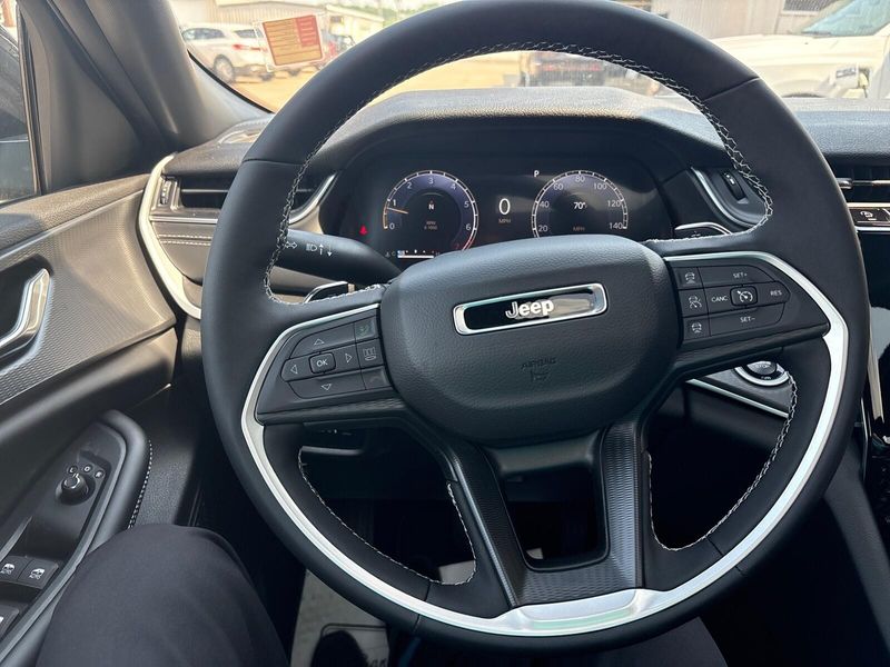 2025 Jeep Grand Cherokee Altitude X 4x4Image 14