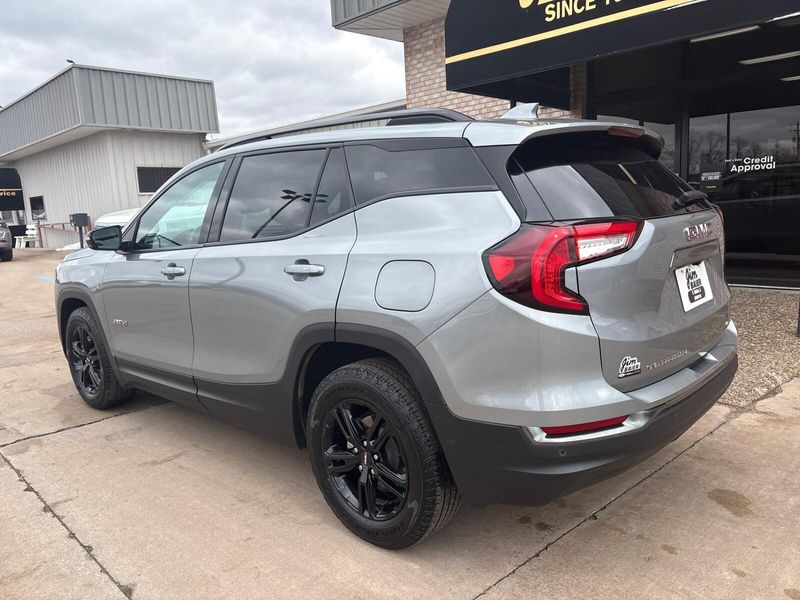 Used 2023 GMC Terrain AT4Image 11
