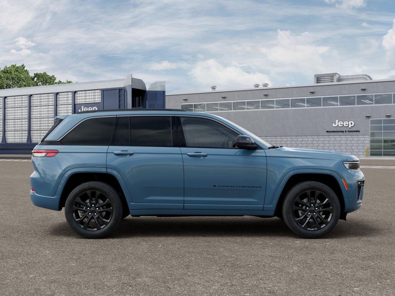 New 2026 Jeep Grand Cherokee Limited Reserve 4x4Image 12