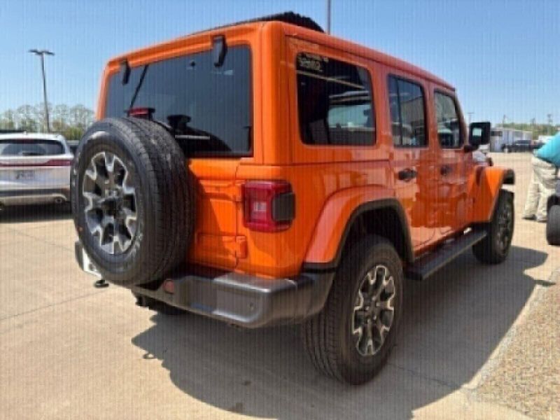 2025 Jeep Wrangler 4-door SaharaImage 11