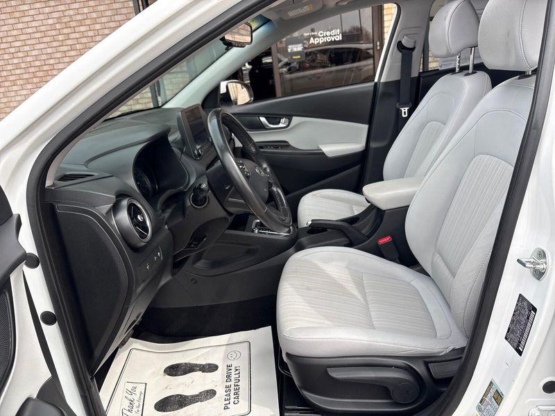 Used 2022 Hyundai Kona SELImage 3