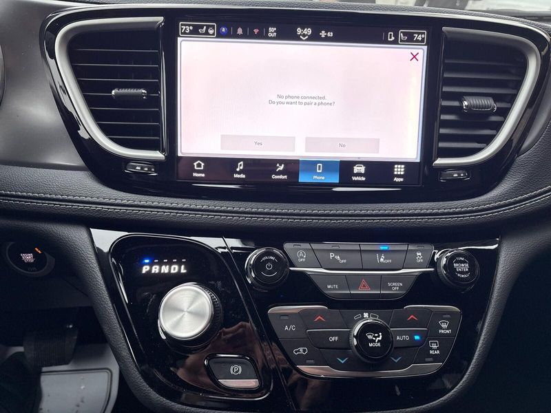 New 2026 Chrysler Pacifica Select AwdImage 19