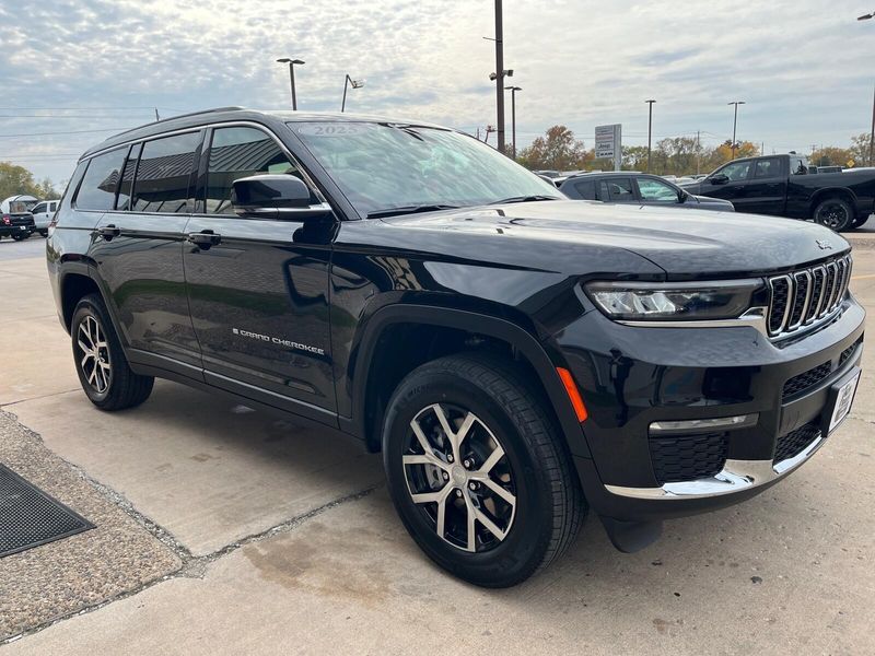 2025 Jeep Grand Cherokee L Limited 4x4Image 8