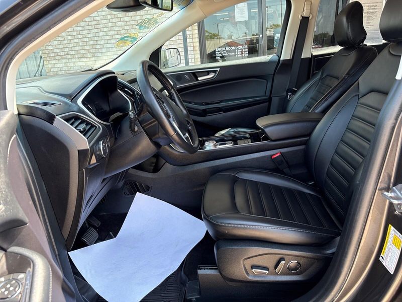 Used 2019 Ford Edge SELImage 3