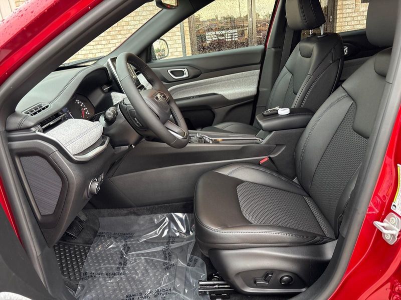 2025 Jeep Compass Latitude 4x4Image 3