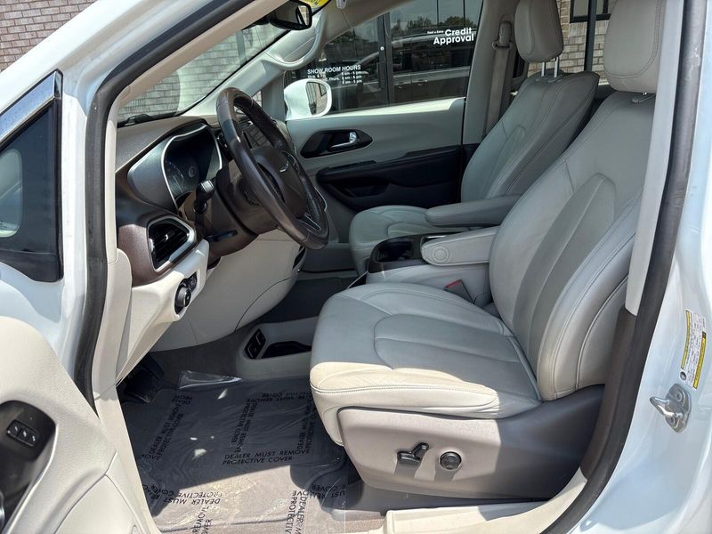 2020 Chrysler Pacifica Touring L PlusImage 3