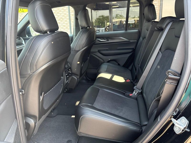 2025 Jeep Grand Cherokee Altitude X 4x4Image 4