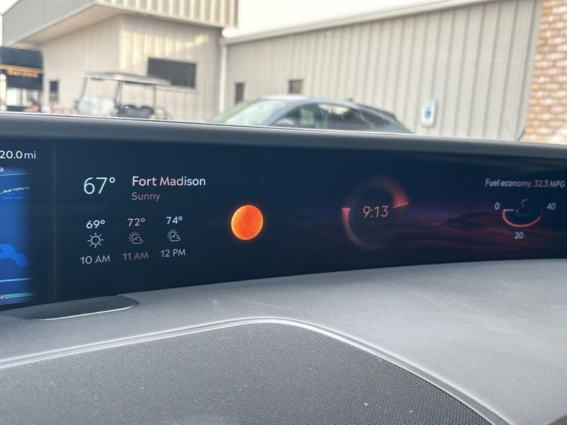 Used 2024 Lincoln Nautilus PremiereImage 18