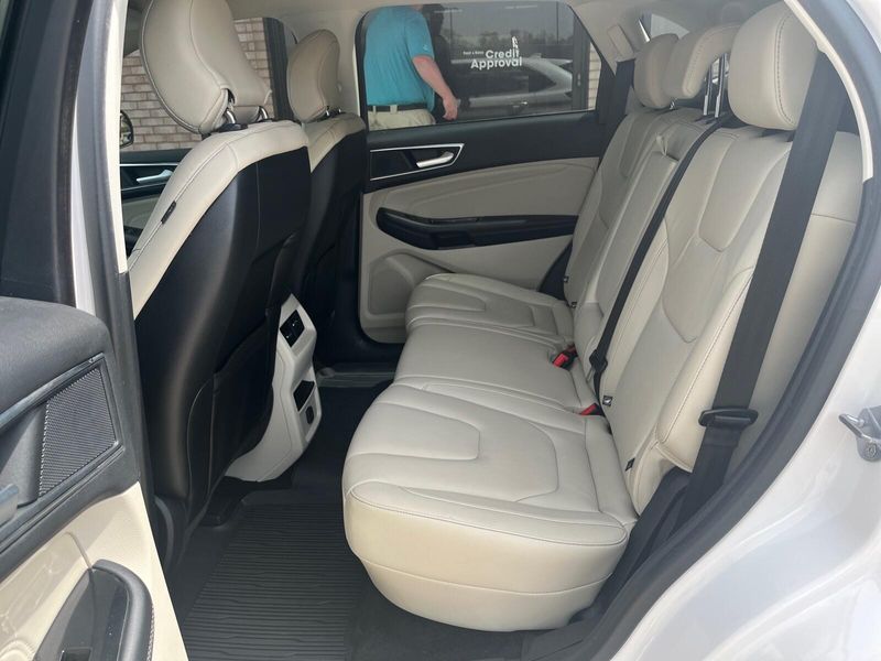 2018 Ford Edge TitaniumImage 4