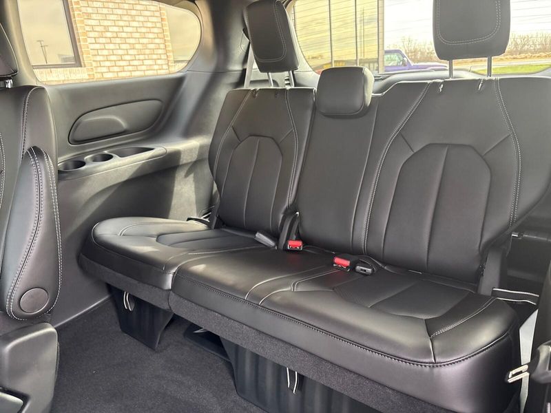 New 2026 Chrysler Pacifica SelectImage 5