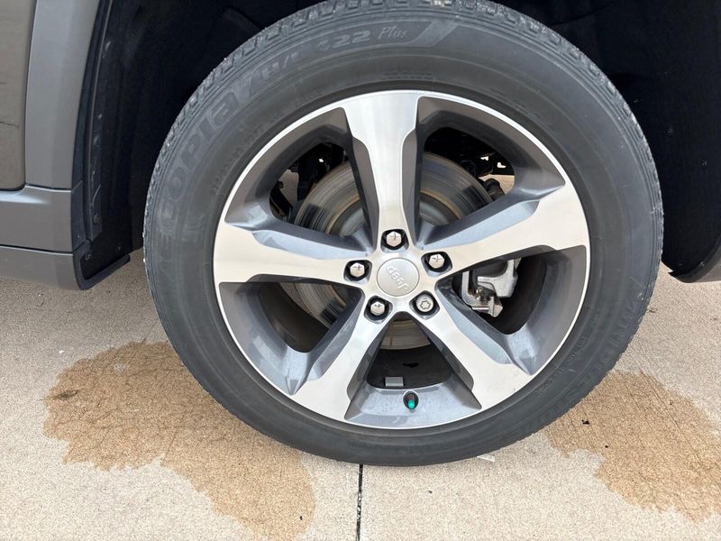 Used 2023 Jeep Grand Cherokee L LimitedImage 13