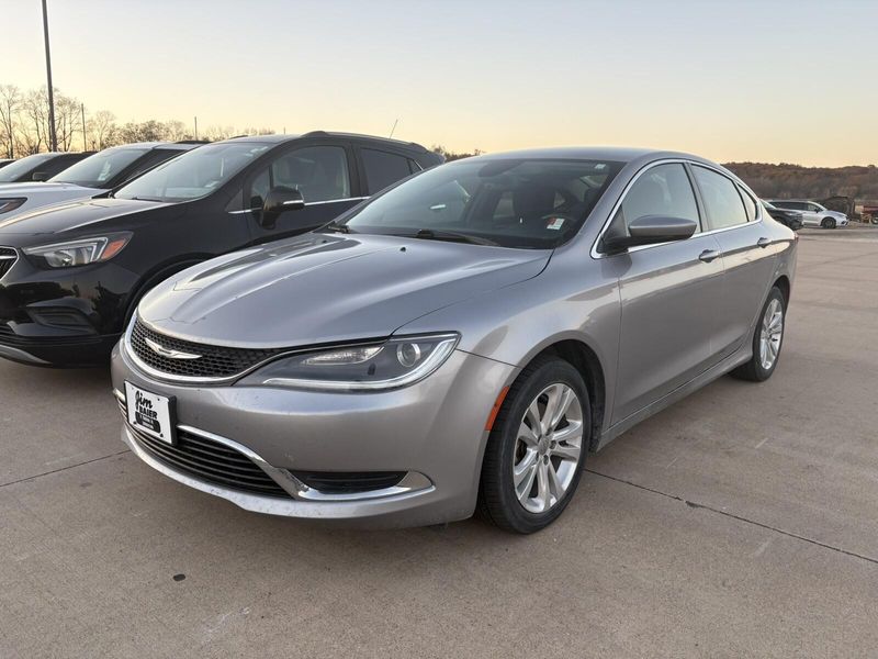 Used 2015 Chrysler 200 LimitedImage 1