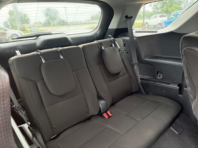 Used 2021 Ford Explorer XLTImage 5