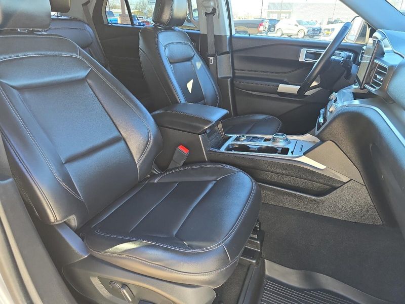 2023 Ford Explorer XLTImage 10