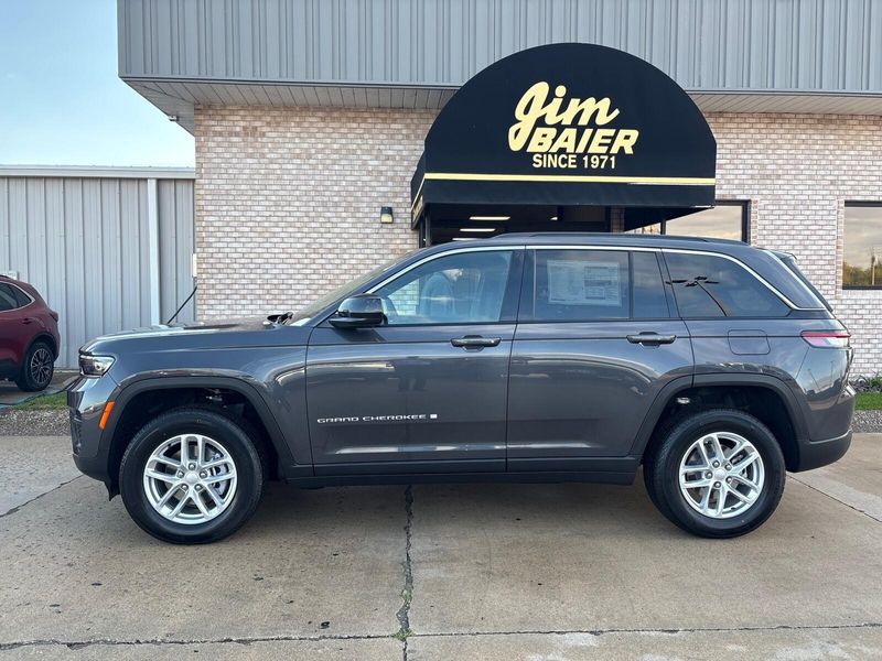 New 2025 Jeep Grand Cherokee Laredo X 4x4Image 2