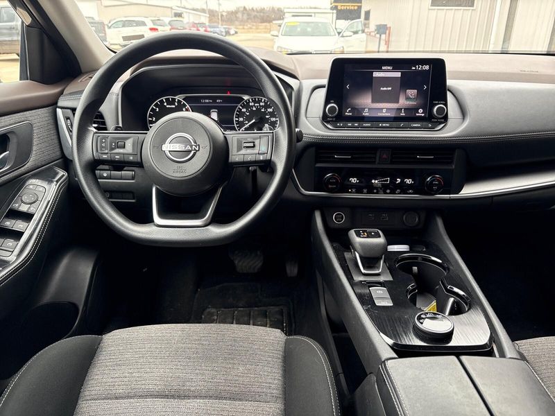 Used 2023 Nissan Rogue SVImage 5