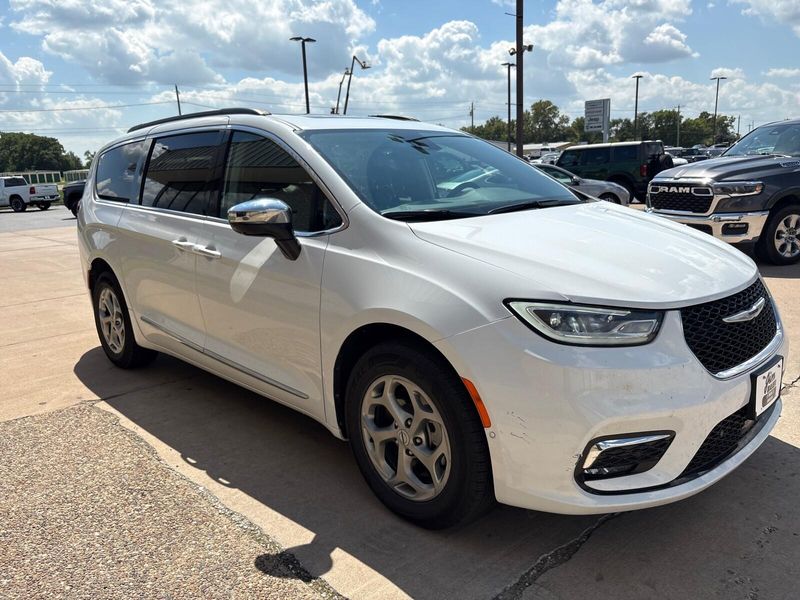 Used 2023 Chrysler Pacifica LimitedImage 7