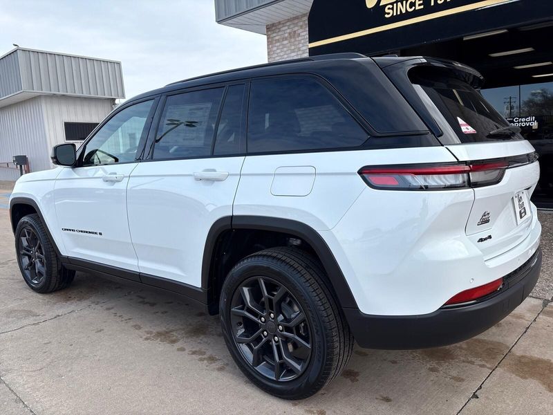 New 2025 Jeep Grand Cherokee Limited 4x4Image 11