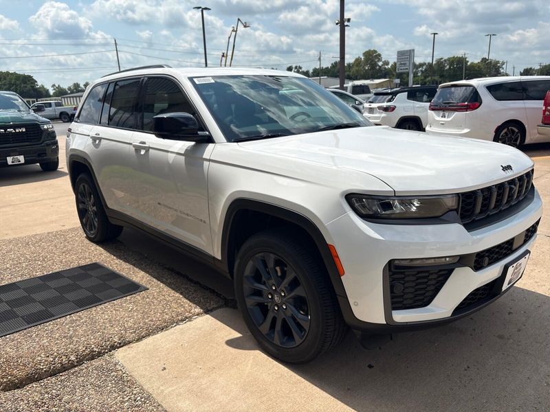 New 2026 Jeep Grand Cherokee 85th Anniversary Edition 4x4Image 8
