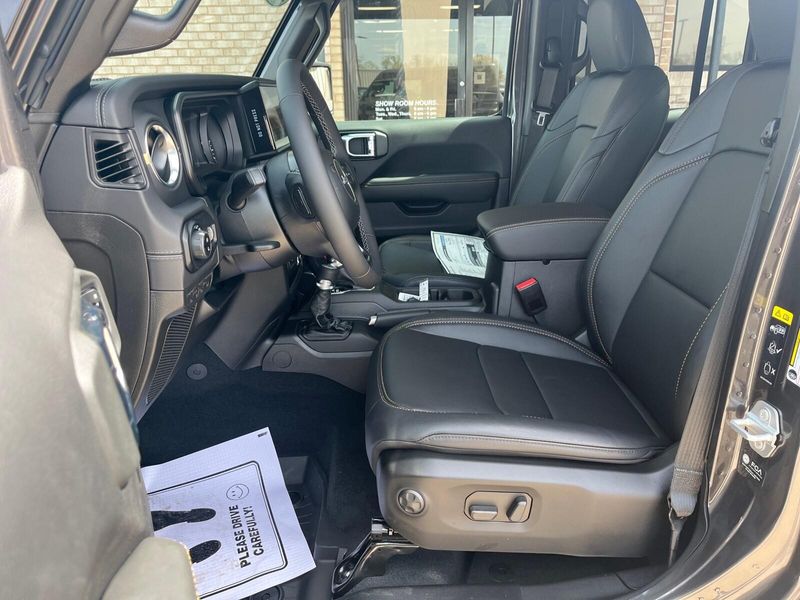 2025 Jeep Gladiator Sport S 4x4Image 3