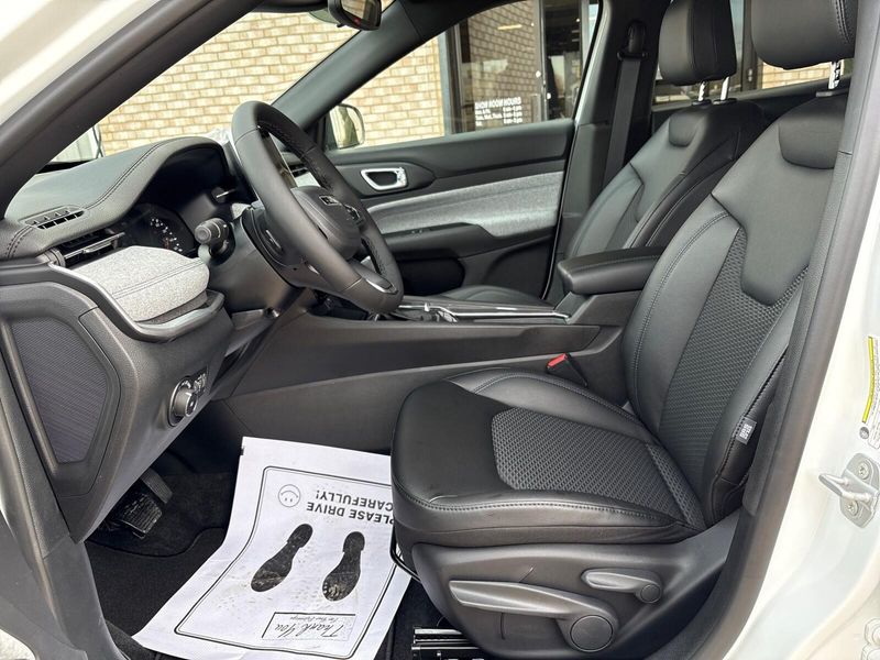 New 2026 Jeep Compass Latitude Altitude 4x4Image 3