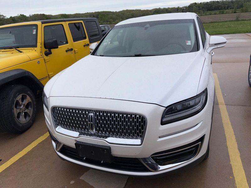 2019 Lincoln Nautilus SelectImage 2