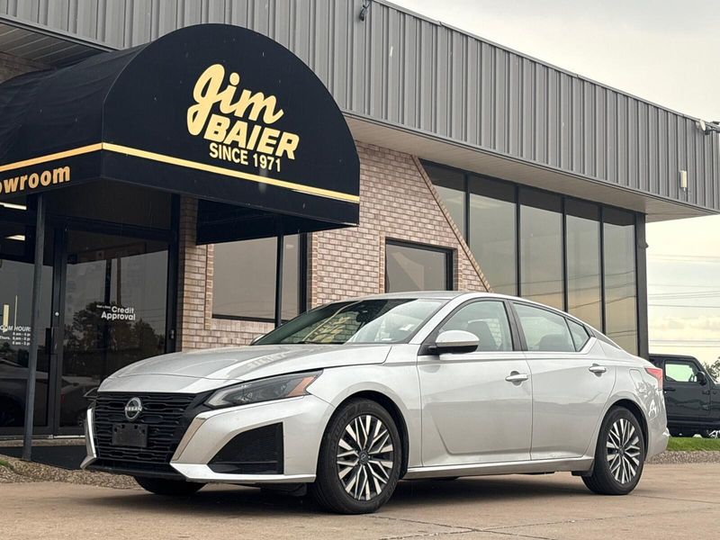 Used 2023 Nissan Altima 2.5 SVImage 1