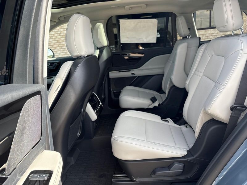 2026 Lincoln Aviator Premiere photo 3