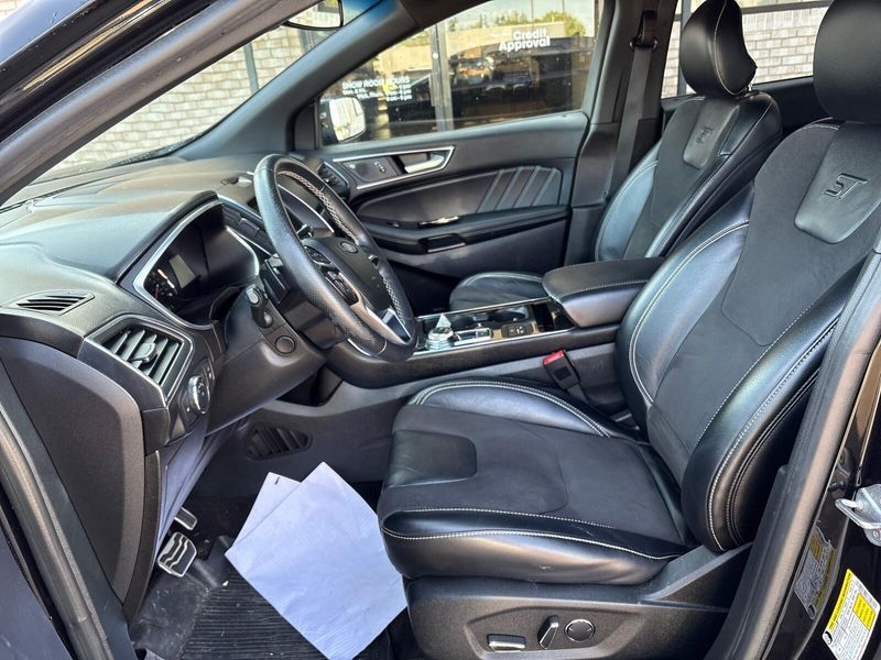 2019 Ford Edge STImage 3
