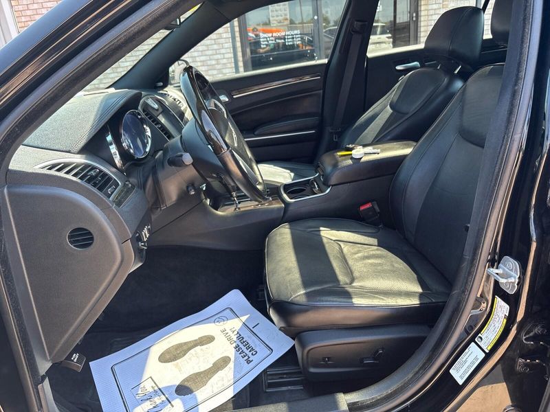 Used 2014 Chrysler 300C 300CImage 3