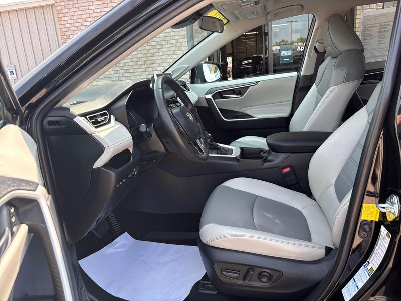 Used 2021 Toyota RAV4 XLE PremiumImage 3