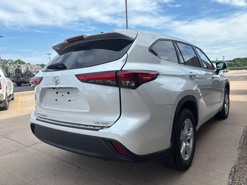 Used 2023 Toyota Highlander LImage 10