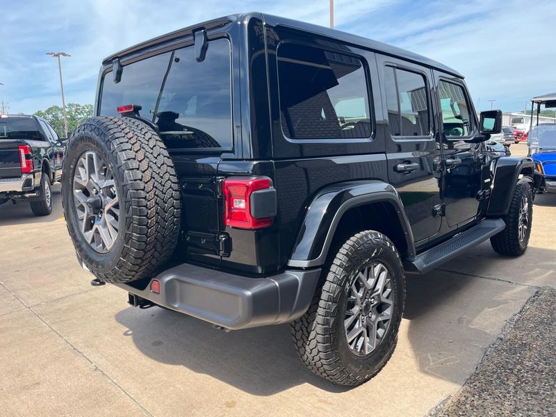 2024 Jeep Wrangler 4-door SaharaImage 8