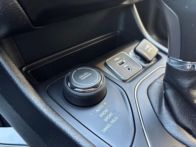 Used 2022 Jeep Cherokee Latitude LuxImage 18