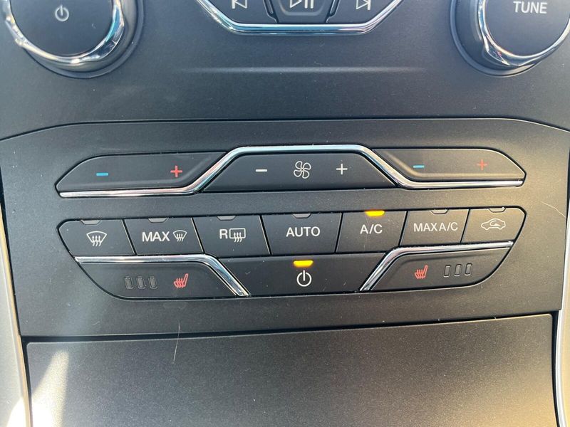 2020 Ford Edge SELImage 16
