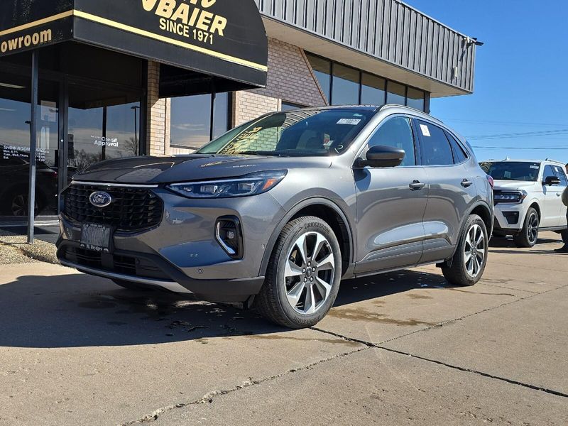 2023 Ford Escape PlatinumImage 1