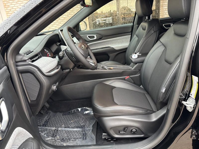 2025 Jeep Compass Latitude 4x4Image 3