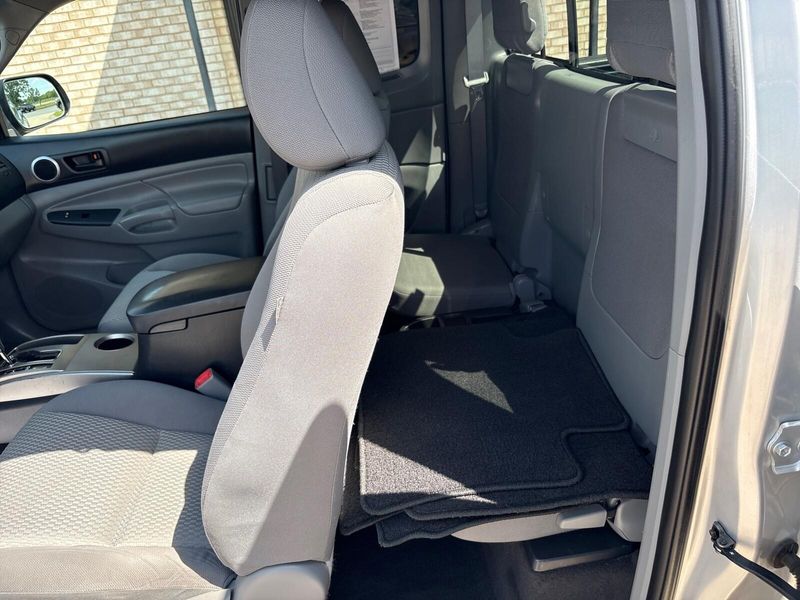 Used 2012 Toyota Tacoma Image 4
