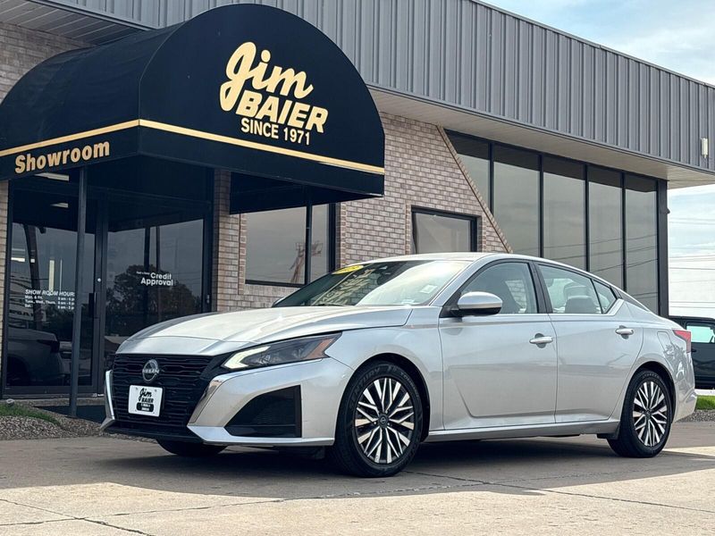 Used 2023 Nissan Altima 2.5 SVImage 1