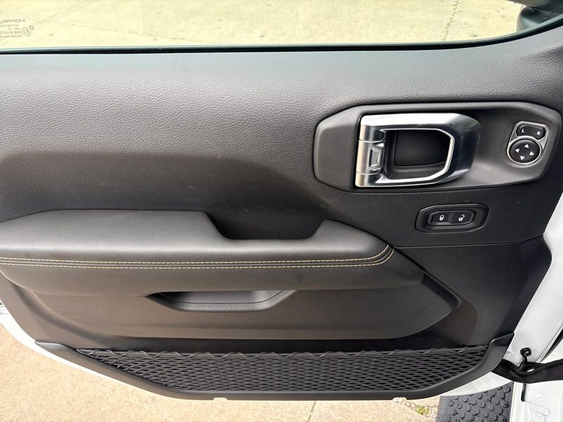 2025 Jeep Wrangler 4-door SaharaImage 12