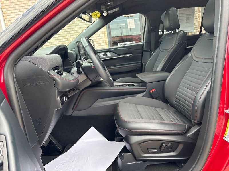 Used 2025 Ford Explorer ST-LineImage 3