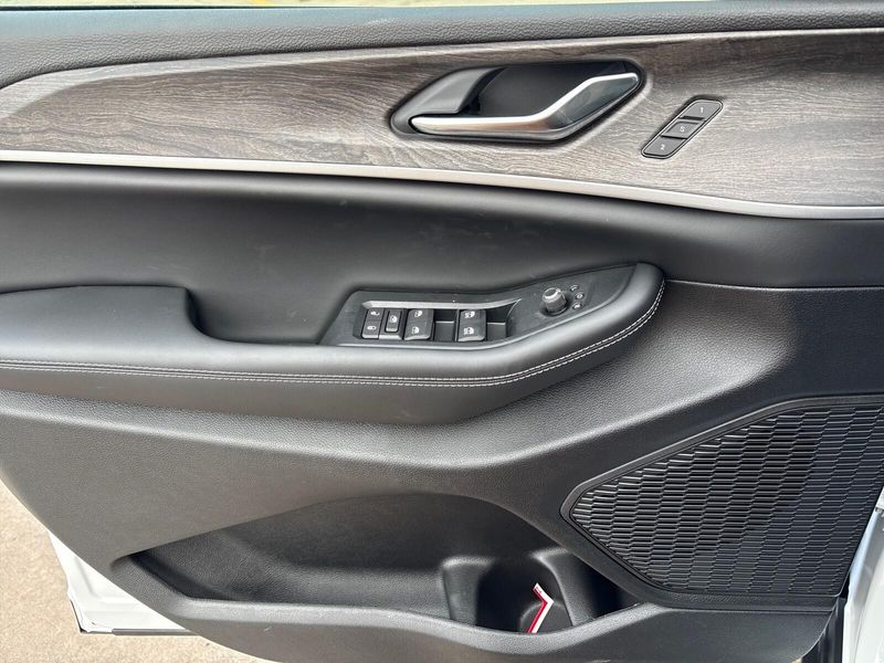 New 2025 Jeep Grand Cherokee Limited 4x4Image 13