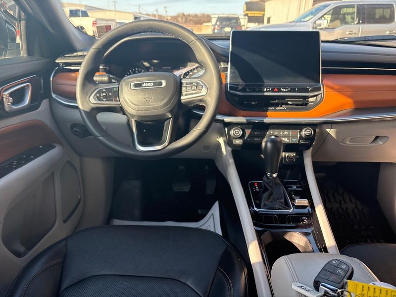 Used 2023 Jeep Compass LimitedImage 5