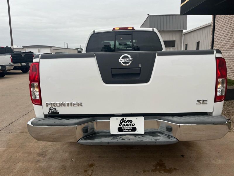 2010 Nissan Frontier SEImage 10