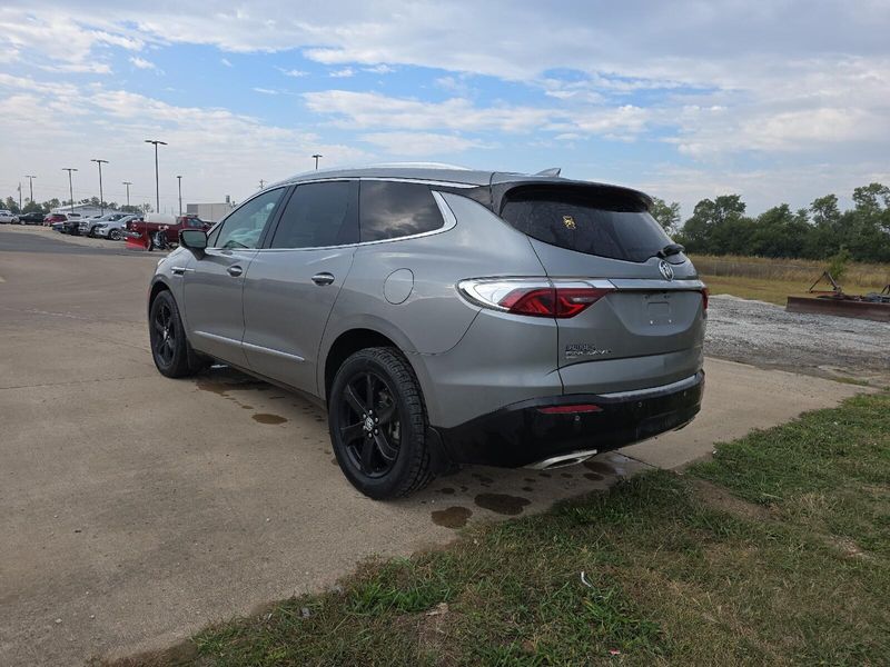 Used 2024 Buick Enclave EssenceImage 8