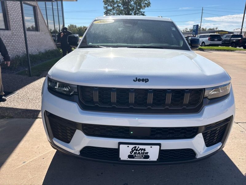 New 2027 Jeep Grand Cherokee Laredo Altitude 4x4Image 6