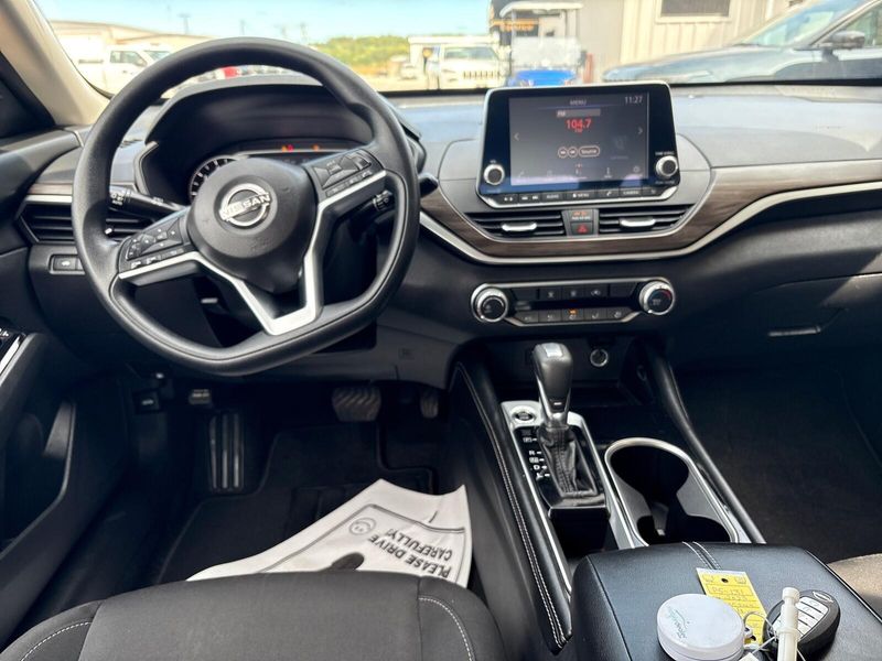 Used 2023 Nissan Altima 2.5 SVImage 5