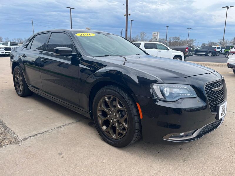 2016 Chrysler 300 300SImage 7